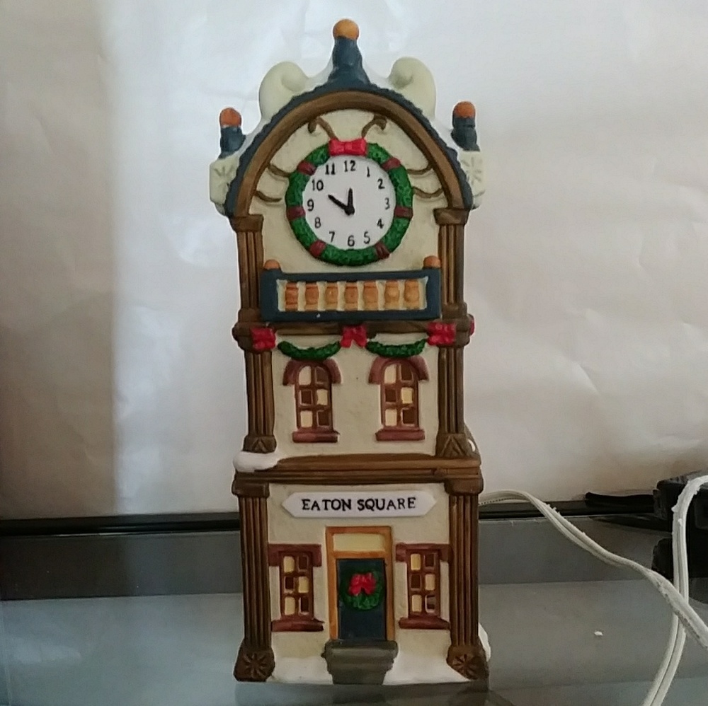 Dickens Collectables Eaton Square lite up House